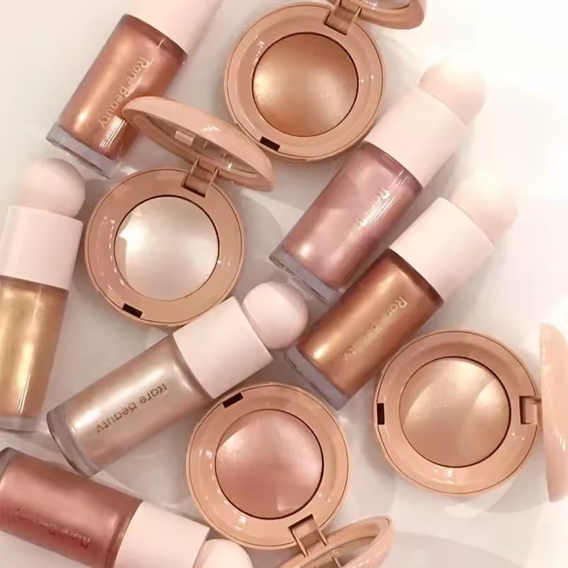 Huda Beauty Makeup Set - Rare Beauty Rozświetlacz Light Silky Touch,
