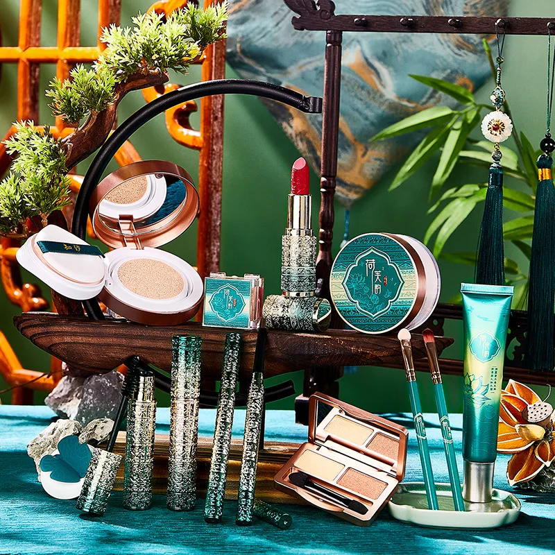 13-częściowy zestaw do makijaż – Beauty Book Makeup Kit recenzja i cena