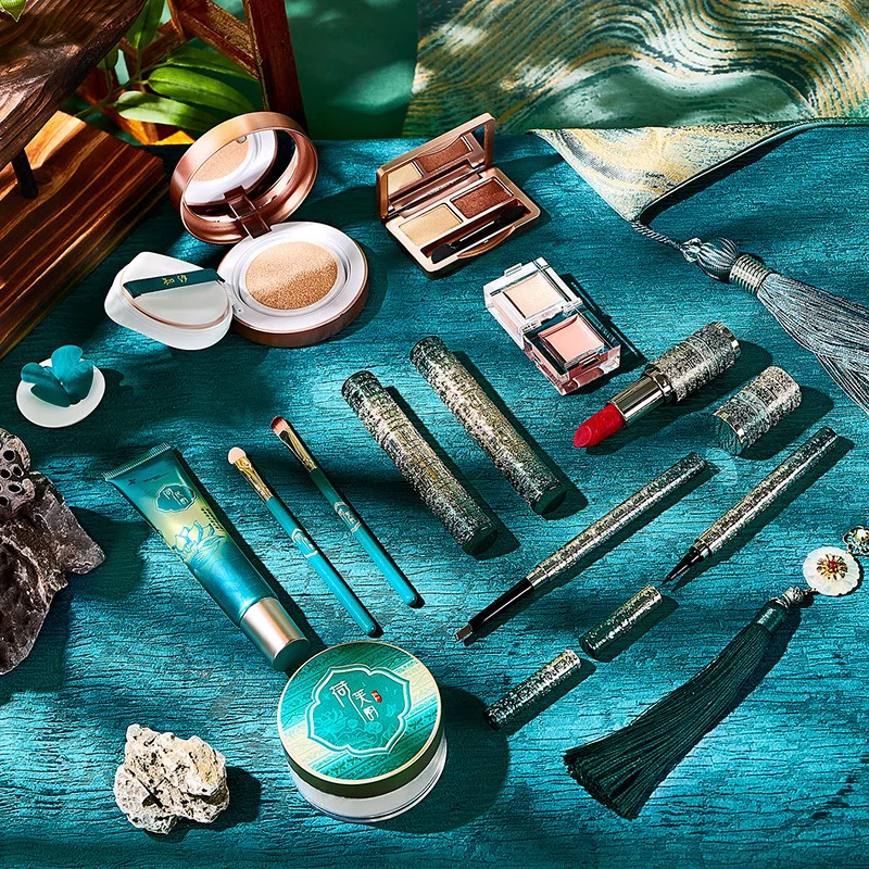 13-częściowy zestaw do makijaż – Beauty Book Makeup Kit recenzja i cena