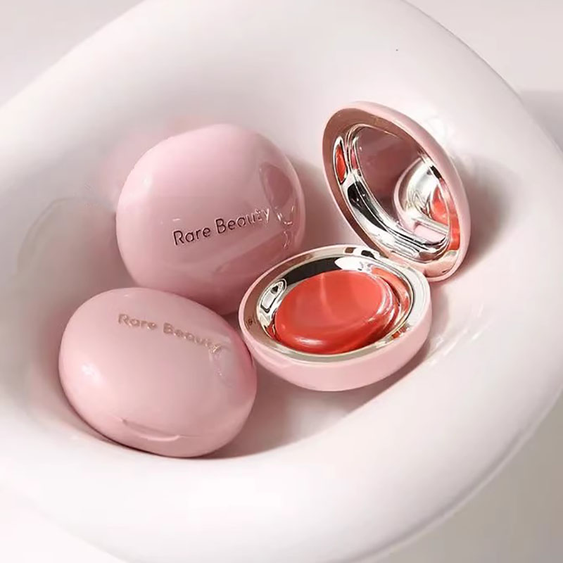 Rare Beauty Rozświetlacz Light – Huda Beauty Makeup Set recenzja i cena