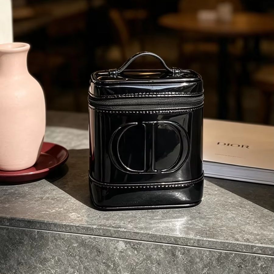 Torebka DIOR, czarna, siatkowa – Beauty Preservation Makeup Bag recenzja i cena