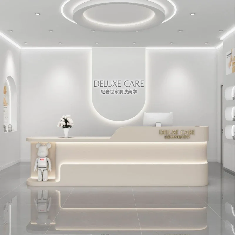 # Nowoczesna toaletka do makij – Beauty Makeup Institute recenzja i cena