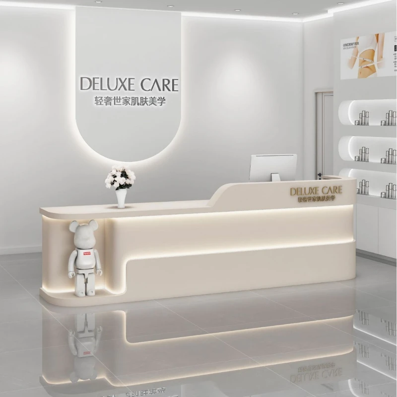 # Nowoczesna toaletka do makij – Beauty Makeup Institute recenzja i cena